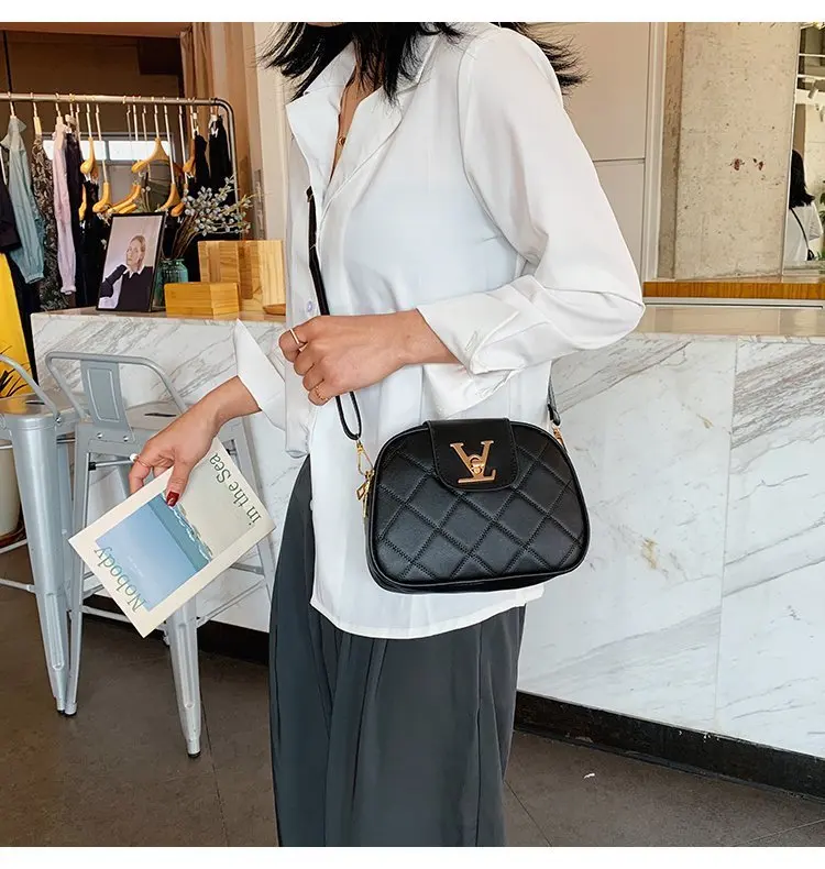 

Fashion chain lady Sling bag Panelled color PU Leather Crossbody Bag For Women 2021 new Wide strap Shoulder Messenger Bag Ladies