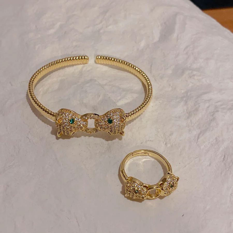 Zircon double panther head ring INS popular personality hip-hop pnunk open ring cool women adjustable leopard finger accessories 
Zircon double panther head ring INS popular personality hip-hop pnunk open ring cool women adjustable leopard finger accessories