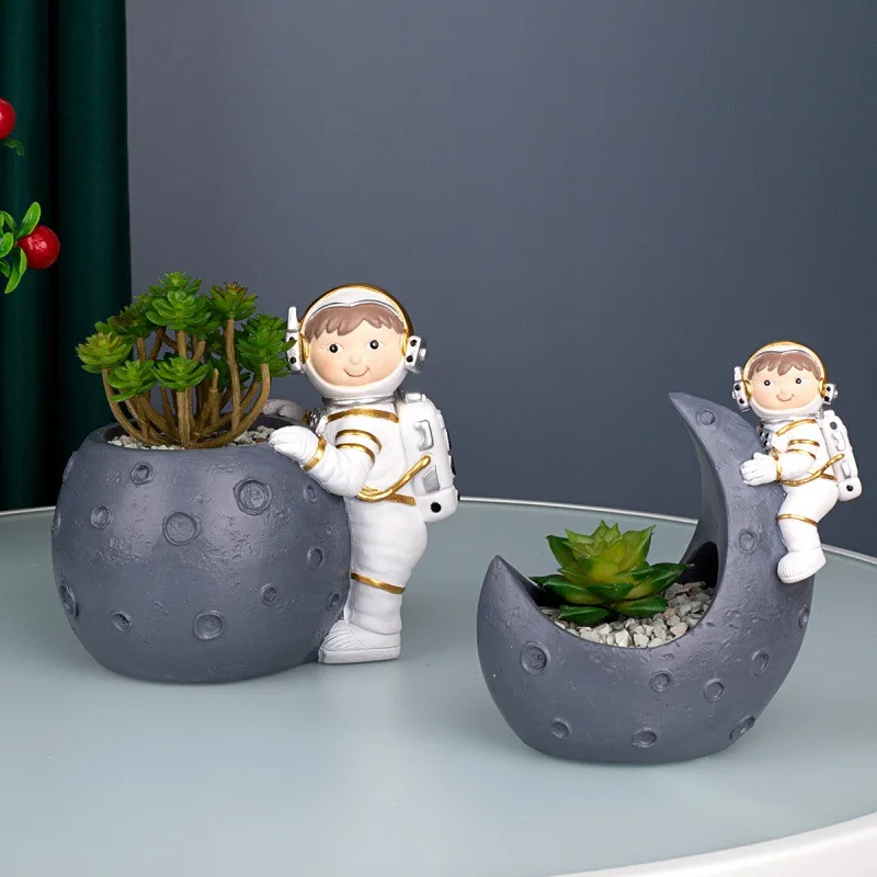 Nordic Творческий смолы личность стильная футболка с изображением персонажей видеоигр астронавт цветочный горшок балкон суккуленты растения горшок для оформления дома украшения 
Nordic Творческий смолы личность стильная футболка с изображением персонажей видеоигр астронавт цветочный горшок балкон суккуленты растения горшок для оформления дома украшения