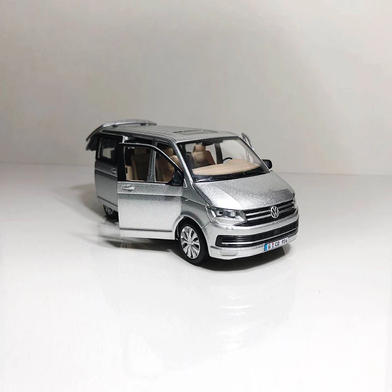 High simulation business model 1 / 32 Volkswagen multivan t6mpv alloy car acousto optic pull back van set toy car 
High simulation business model 1 / 32 Volkswagen multivan t6mpv alloy car acousto optic pull back van set toy car