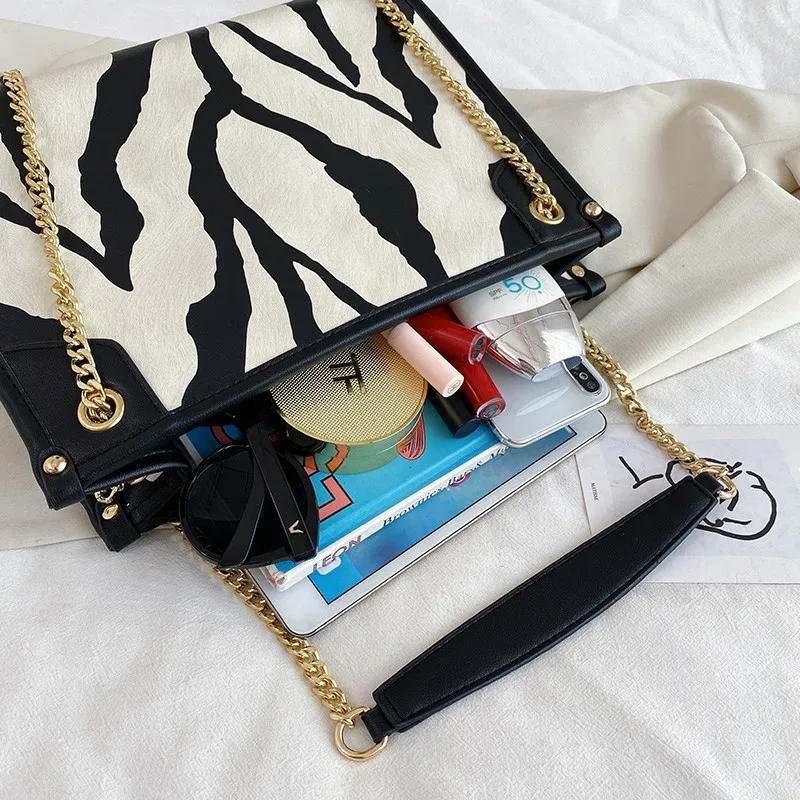 Stylish Cow Print Tote Bags For Women 2020 New Casual Gold Chain Shoulder Bag Female High Quality Pu Leather Crossbody Handbags
Stylish Cow Print Tote Bags For Women 2020 New Casual Gold Chain Shoulder Bag Female High Quality Pu Leather Crossbody Handbags
