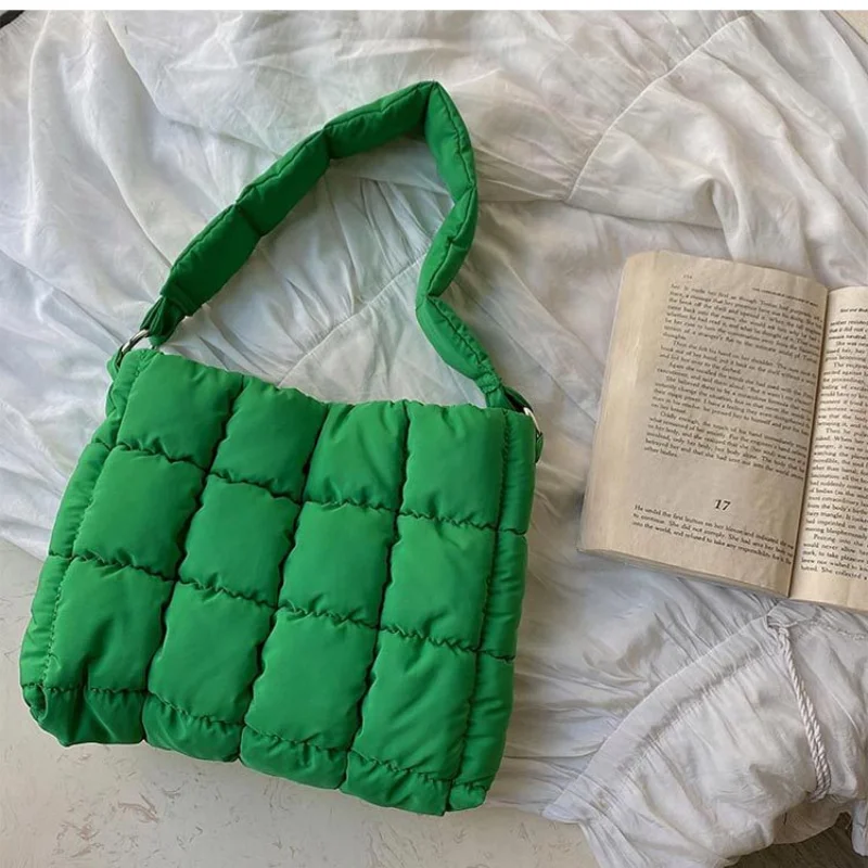 Folds Small Tote Padded Handbags Designer Quilted Women Shoulder Bags Luxury Nylon Down Cotton Underarm Bag Winter Purse 2021
Folds Small Tote Padded Handbags Designer Quilted Women Shoulder Bags Luxury Nylon Down Cotton Underarm Bag Winter Purse 2021