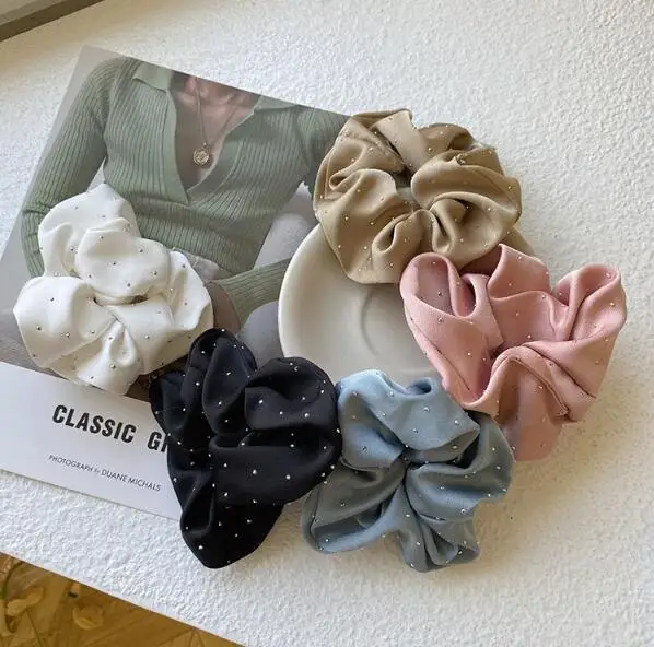 Резинка для волос с крупными кольцами, простая Популярная Корейская заколка с бриллиантами, аксессуар для волос с цветами для конского хвос...
Резинка для волос с крупными кольцами, простая Популярная Корейская заколка с бриллиантами, аксессуар для волос с цветами для конского хвос...