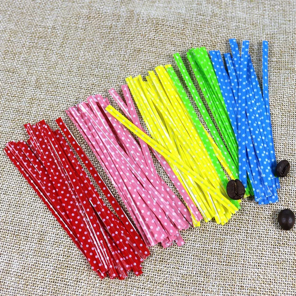 100pcs/bag 10cm Wave Point Plastic Coated Wire Baking Package Biscuit Bag Gift Plastic Bag Sealing Wire Favor
100pcs/bag 10cm Wave Point Plastic Coated Wire Baking Package Biscuit Bag Gift Plastic Bag Sealing Wire Favor