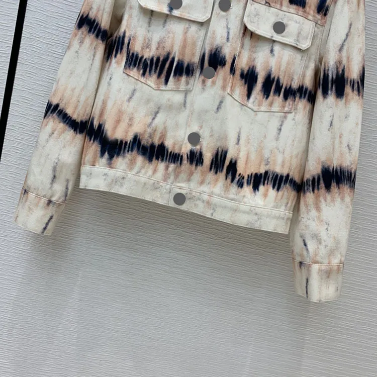 2021 early spring women's new products retro fashion style tie dyed printed hundred wash denim jacket
2021 early spring women's new products retro fashion style tie dyed printed hundred wash denim jacket
