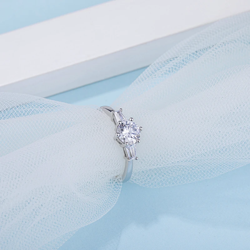 Castle Design White Gold Plated Ag925 Silver 1ct 6.5mm Moissanites Ring Women Couple Engagement Jewelry M34A
Castle Design White Gold Plated Ag925 Silver 1ct 6.5mm Moissanites Ring Women Couple Engagement Jewelry M34A