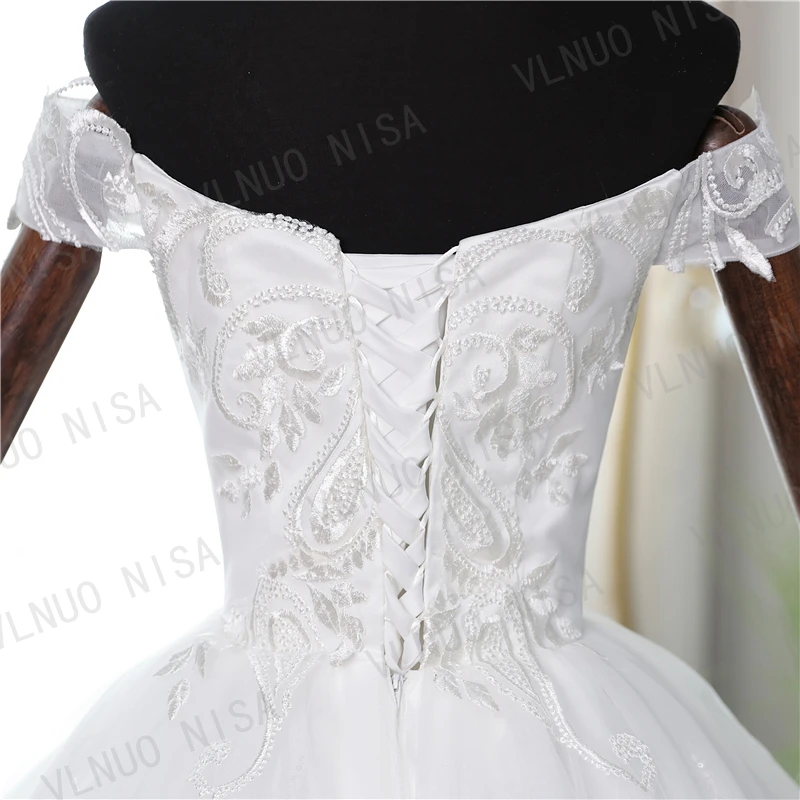 Luxury Long Lace Embroidery V-Neck Off Shoulder Wedding Dress 2021 New Vestido De Noiva Beautiful Brides Ball Gown Plus Size
Luxury Long Lace Embroidery V-Neck Off Shoulder Wedding Dress 2021 New Vestido De Noiva Beautiful Brides Ball Gown Plus Size