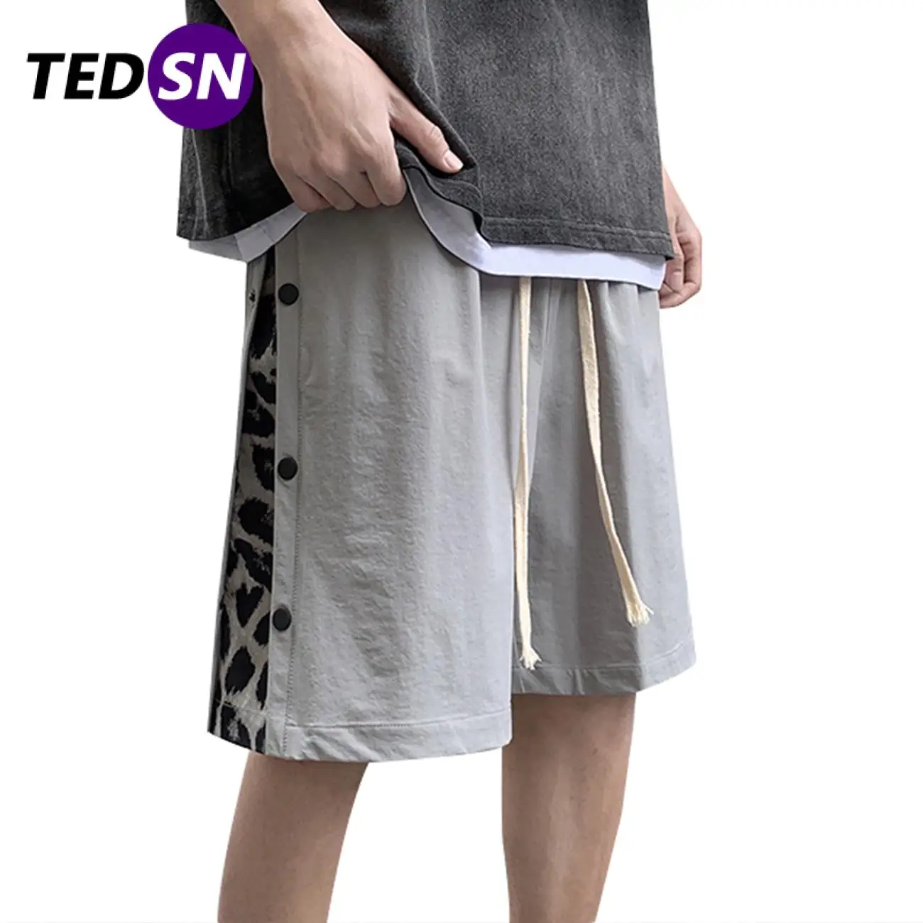 Hip Hop Cargo Shorts Streetwear Lattice Doodle Leopard Button Shorts Oversized Joggers Pockets Baggy 2021 Summer Casual Short
Hip Hop Cargo Shorts Streetwear Lattice Doodle Leopard Button Shorts Oversized Joggers Pockets Baggy 2021 Summer Casual Short