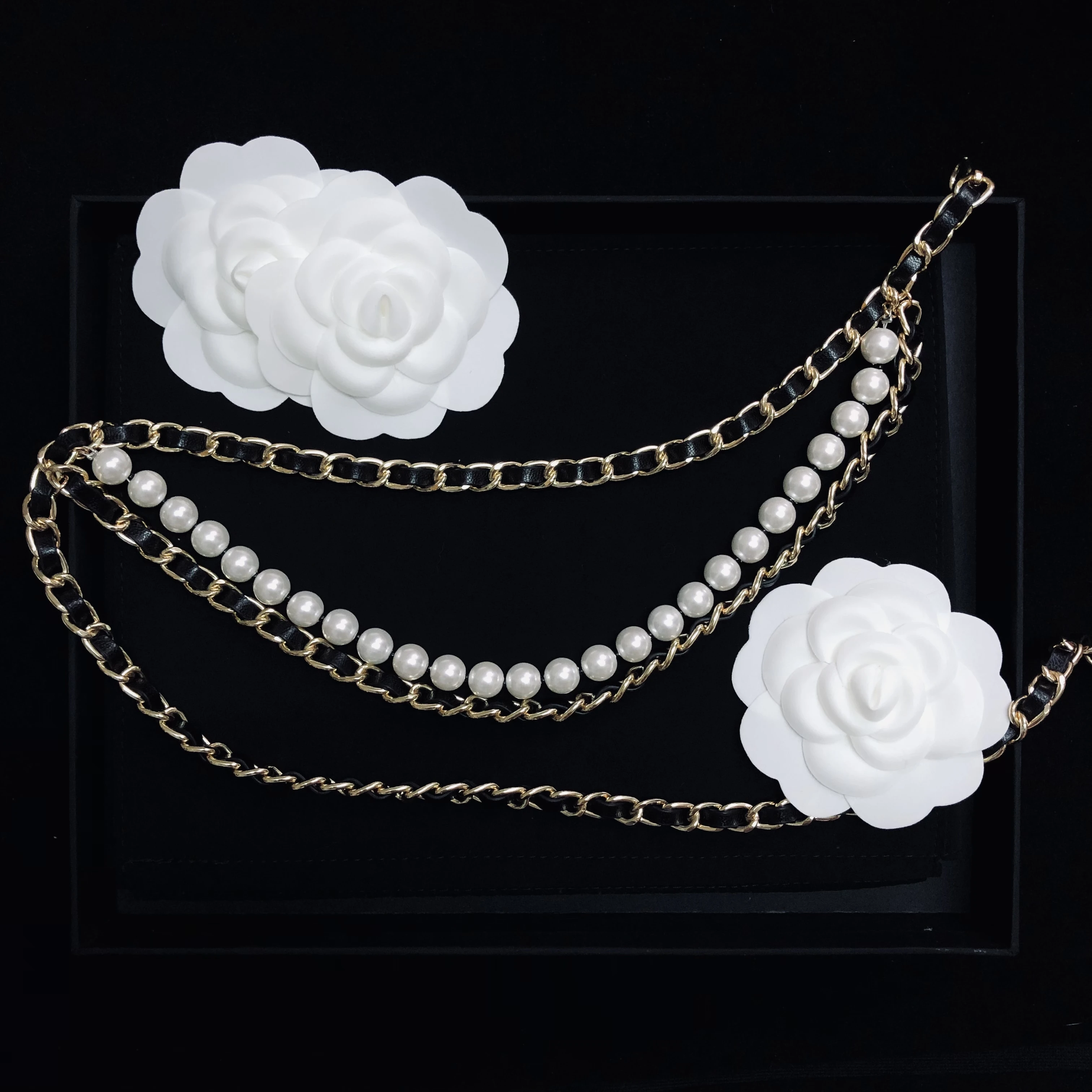 2021 Trend Luxury Designer Runway Pearl Crystal Waist Chain Women Cowhide Belt Brand Jewelry Accessories
2021 Trend Luxury Designer Runway Pearl Crystal Waist Chain Women Cowhide Belt Brand Jewelry Accessories