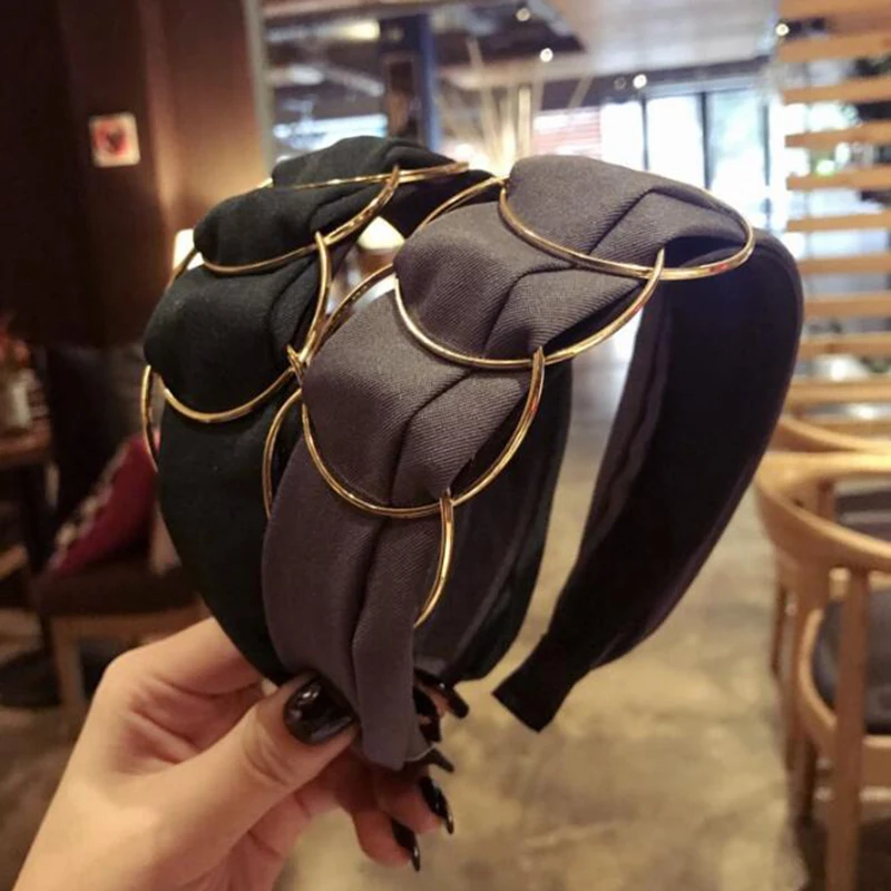 New High-end boutique hair accessories women's gold ring cross stitching fabric wide-brimmed fashion hairband headband hair band
New High-end boutique hair accessories women's gold ring cross stitching fabric wide-brimmed fashion hairband headband hair band