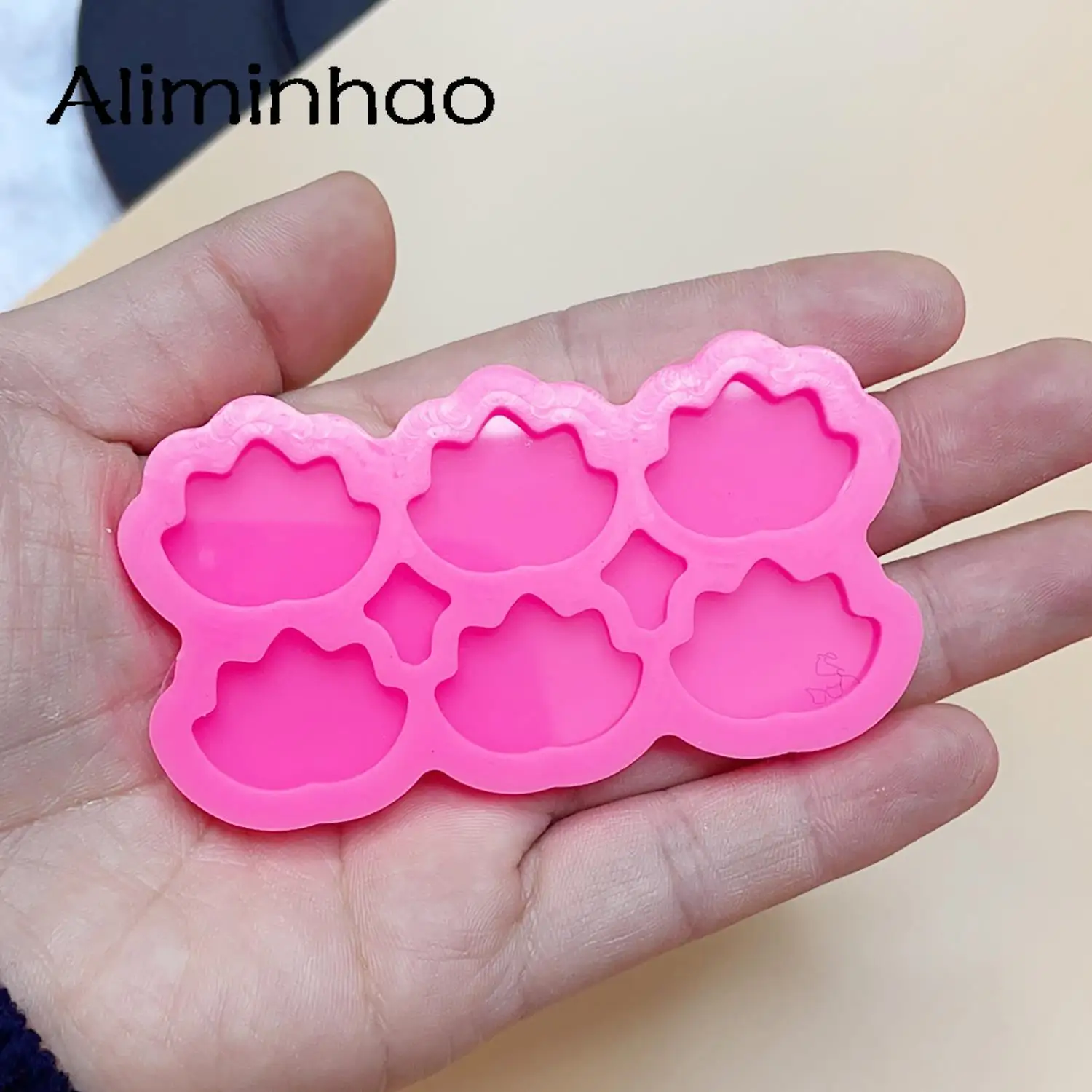 DY1411 Shiny Shell Earrings Studs Silicone Resin Mold Jewelry, Crafts Epoxy Art DIY Molds, Chocolate Fondant Mould
DY1411 Shiny Shell Earrings Studs Silicone Resin Mold Jewelry, Crafts Epoxy Art DIY Molds, Chocolate Fondant Mould