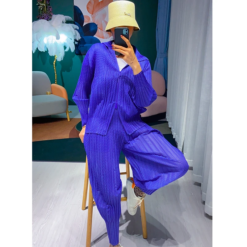 Женский спортивный костюм из двух предметов, кофта на молнии с капюшоном и штаны-шаровары в Корейском стиле, модный плиссированный повседне... 
Женский спортивный костюм из двух предметов, кофта на молнии с капюшоном и штаны-шаровары в Корейском стиле, модный плиссированный повседне...