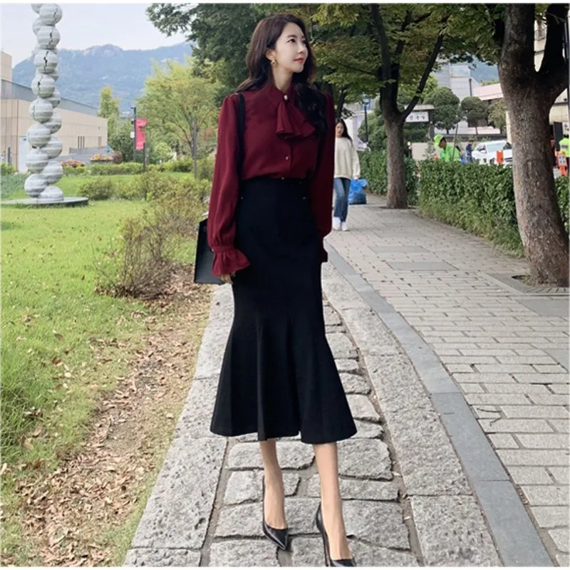 Женские зимние модные элегантные костюмы из 2 предметов с рукавом-фонариком и красным бантом на шее, топ + Облегающие юбки в стиле русалки, OL ... 
Женские зимние модные элегантные костюмы из 2 предметов с рукавом-фонариком и красным бантом на шее, топ + Облегающие юбки в стиле русалки, OL ...