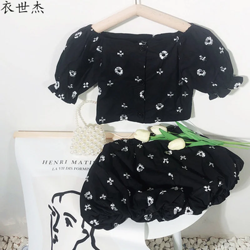 Female baby short-sleeved suit 2012 summer new product embroidered blouse fashion lantern shorts two-piece suit 
Female baby short-sleeved suit 2012 summer new product embroidered blouse fashion lantern shorts two-piece suit