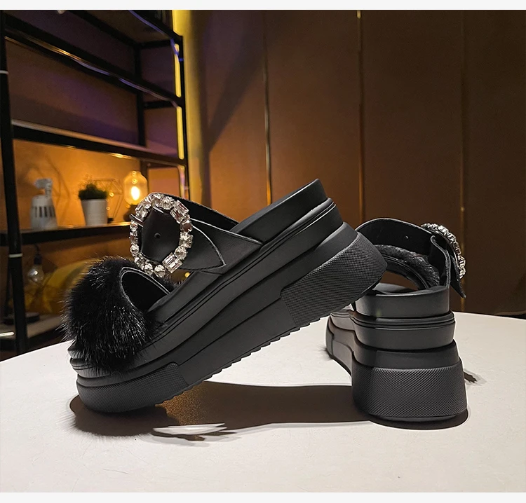 New Thick-soled Furry Sandals and Slippers Summer Leather Crystal Buckle Trend Wedge Heel Personalized Slippers
New Thick-soled Furry Sandals and Slippers Summer Leather Crystal Buckle Trend Wedge Heel Personalized Slippers