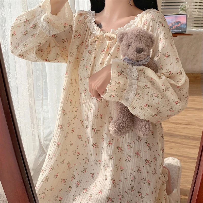 Women Nightdress Floral Print Vitnage Gauze Crepe Cotton Spring Nightgown Long Sleeve Lace Ruffles Comfortable Nightshirt D047
Women Nightdress Floral Print Vitnage Gauze Crepe Cotton Spring Nightgown Long Sleeve Lace Ruffles Comfortable Nightshirt D047