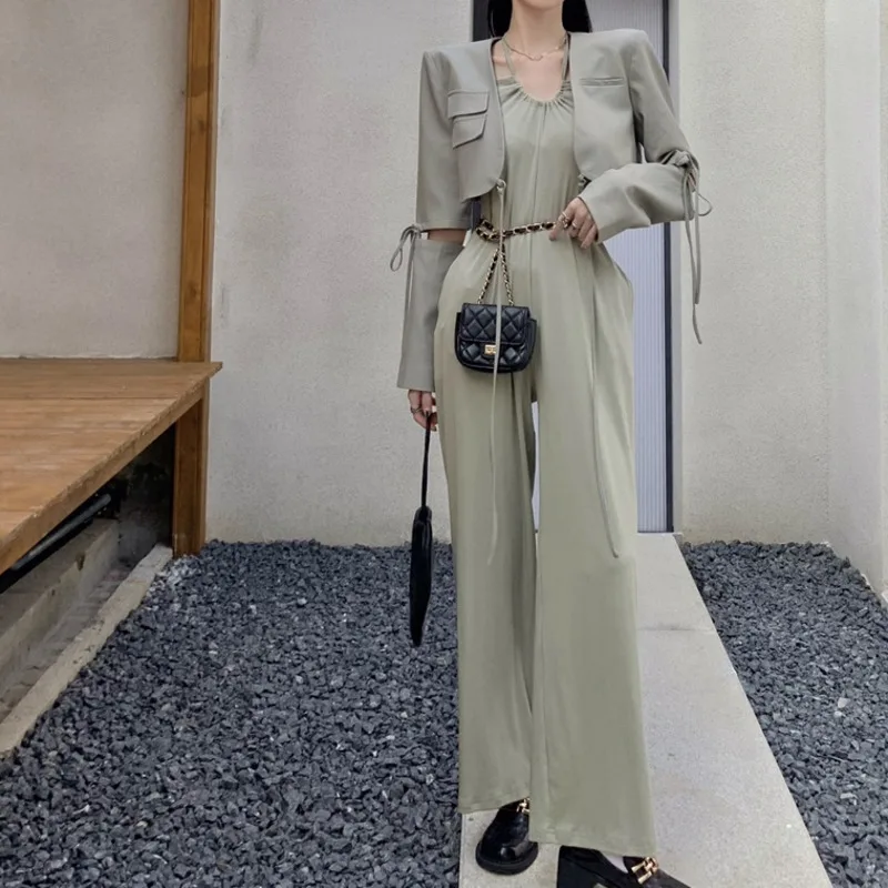 Винтажный комплект из двух предметов, Женский дизайнерский блейзер с длинным рукавом и ремешком + трикотажный комбинезон с широкими штанин... 
Винтажный комплект из двух предметов, Женский дизайнерский блейзер с длинным рукавом и ремешком + трикотажный комбинезон с широкими штанин...