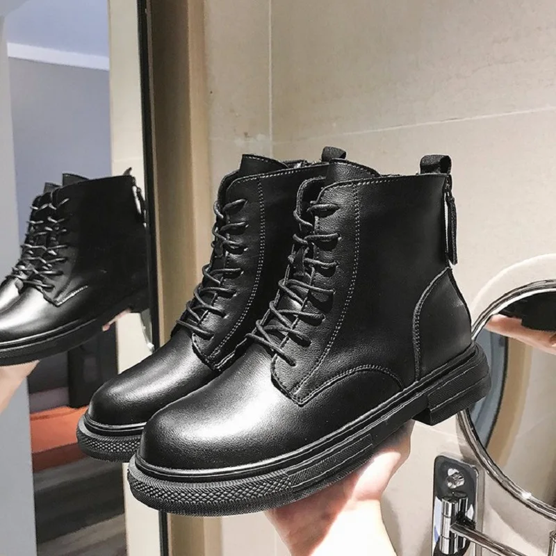 2020 Women Martin Boots Trends Punk Bare Boots Lace-up PU leather Short Autumn Boots Winter Outdoor lace up casual Shoes 8h07
2020 Women Martin Boots Trends Punk Bare Boots Lace-up PU leather Short Autumn Boots Winter Outdoor lace up casual Shoes 8h07
