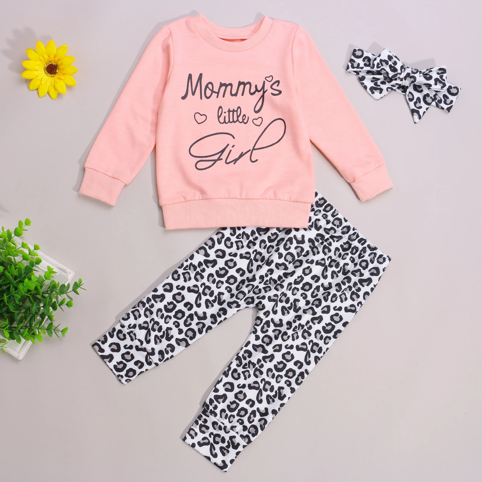 Three Piece Girl’s Clothes Fashion Letter Long Sleeve T-shirt and Leopard Long Pants with Headband
Three Piece Girl’s Clothes Fashion Letter Long Sleeve T-shirt and Leopard Long Pants with Headband