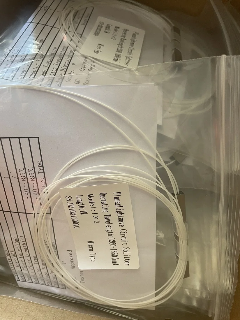20PCS Free Shipping 1x2 1x4 fiber optic PLC splitter without connector cable1x4 0.9mmMini Blockless 2,4 Ports PLC Splitter
20PCS Free Shipping 1x2 1x4 fiber optic PLC splitter without connector cable1x4 0.9mmMini Blockless 2,4 Ports PLC Splitter