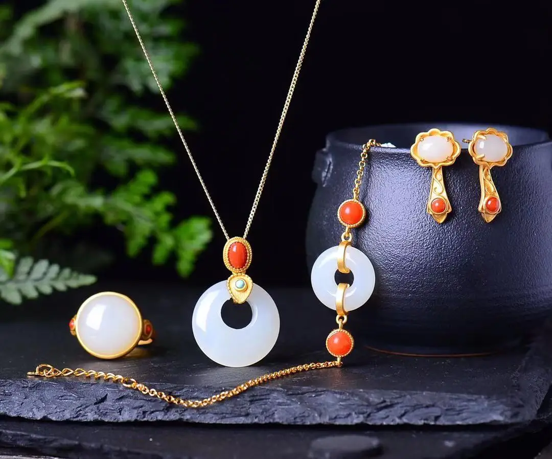 Natural 925 inlaid Hetian jade rings, earrings, bracelets and pendant necklaces
Natural 925 inlaid Hetian jade rings, earrings, bracelets and pendant necklaces
