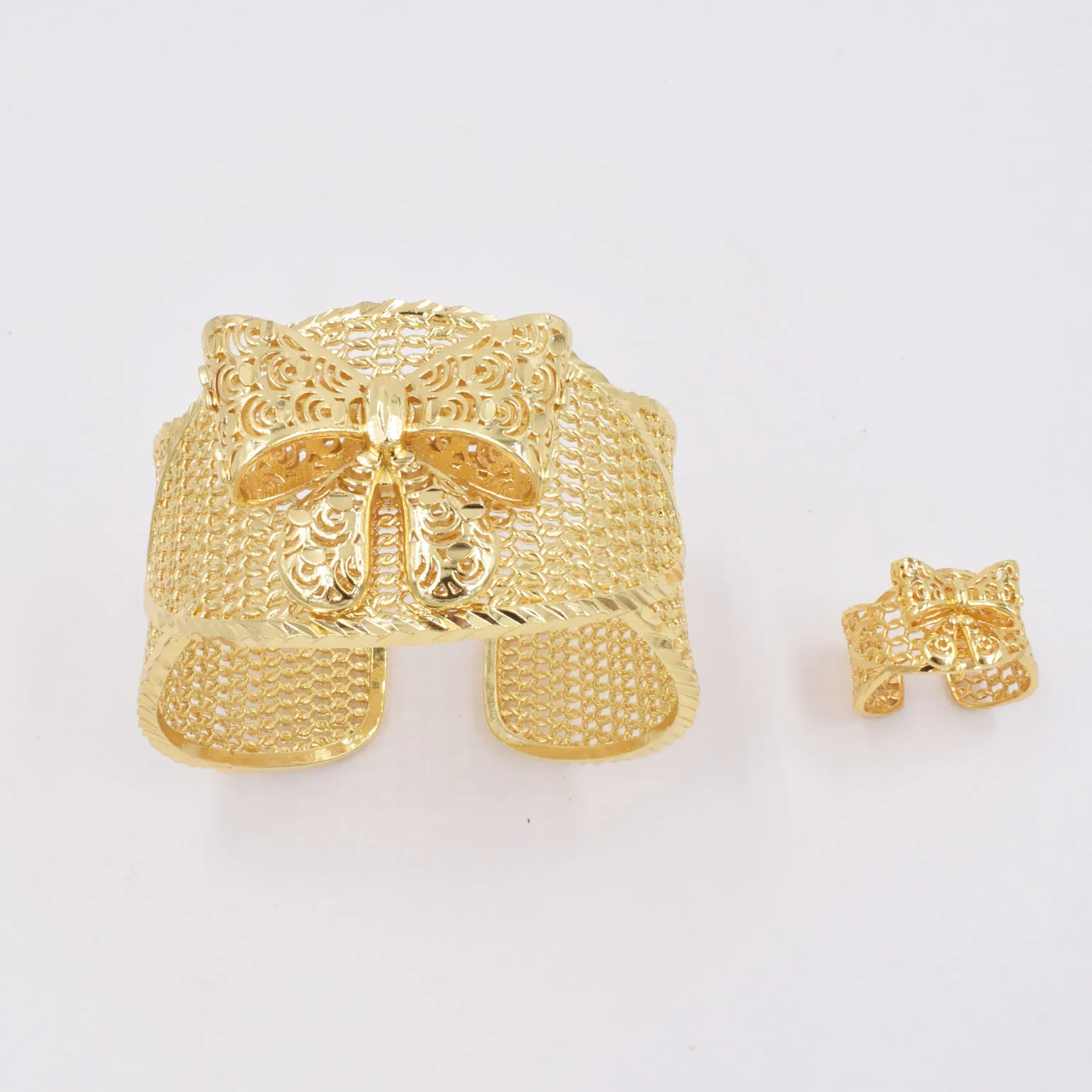 NEW High Quality Ltaly 750 Gold color Jewelry Set For Women african beads fashion BIG Bracelet Ring jewelry
NEW High Quality Ltaly 750 Gold color Jewelry Set For Women african beads fashion BIG Bracelet Ring jewelry