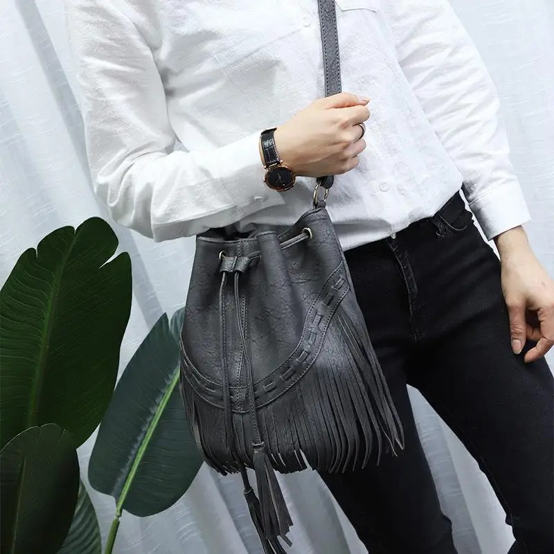Johnature Handmade Tassel Bucket Bag 2021 New Fashion Pu Leather Crossbody Bags Solid Color Female Small All-match Shoulder Bags
Johnature Handmade Tassel Bucket Bag 2021 New Fashion Pu Leather Crossbody Bags Solid Color Female Small All-match Shoulder Bags