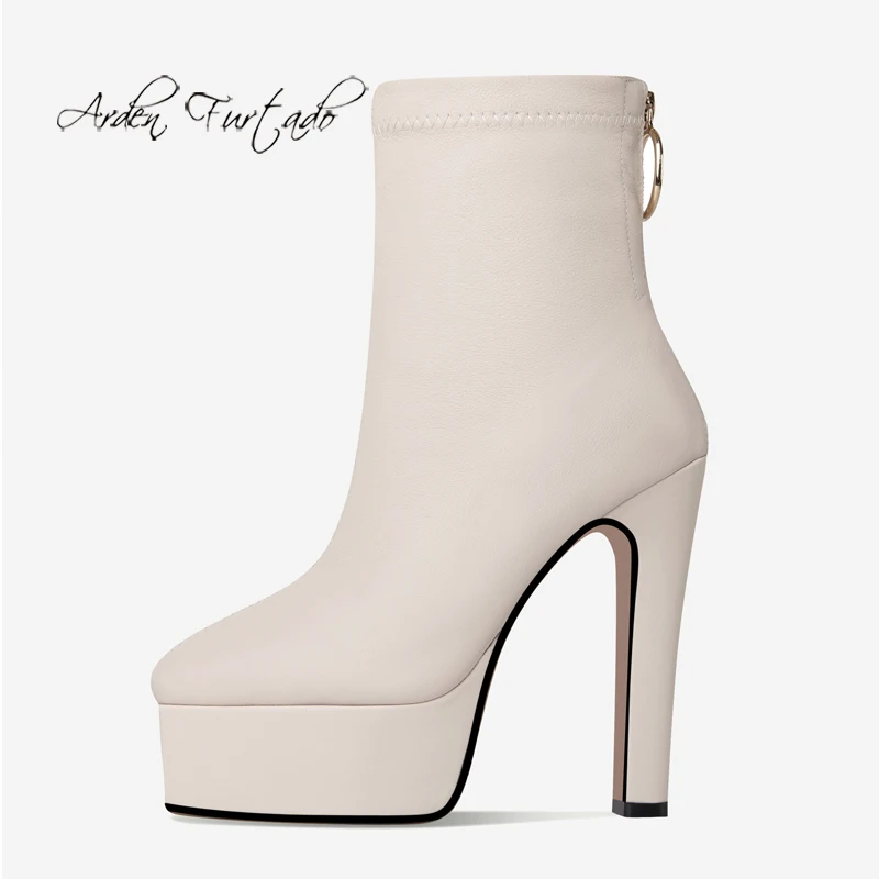 Женские ботинки из натуральной кожи на массивном каблуке 14 см 
Женские ботинки из натуральной кожи на массивном каблуке 14 см