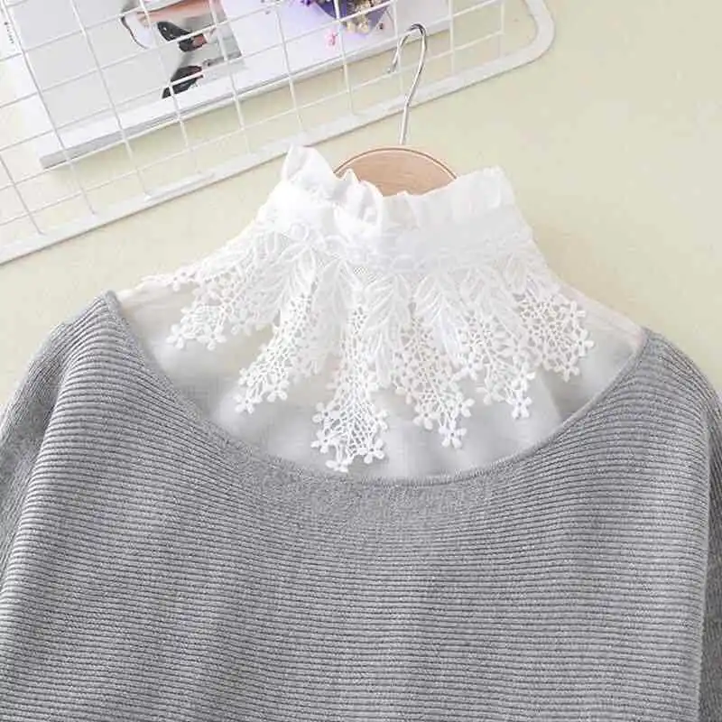 Женская блузка с вышивкой и воротником-стойкой
Женская блузка с вышивкой и воротником-стойкой