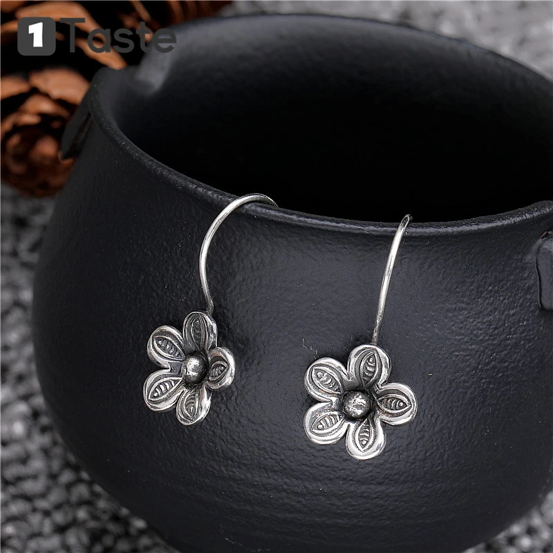 ONE TASTE 925 Sterling Silver Flower Drop Earrings For Women Thai Silver Vintage Simple Trendy Earring Fine Jewelry 2021 New
ONE TASTE 925 Sterling Silver Flower Drop Earrings For Women Thai Silver Vintage Simple Trendy Earring Fine Jewelry 2021 New