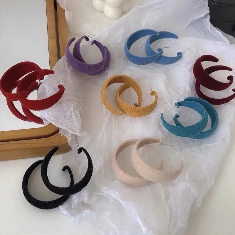 New Candy Color C Earrings Warm Flocking Big Circle Earrings for Women Simple Fashion Hoop Earrings Trendy 2021 Winter Gift
New Candy Color C Earrings Warm Flocking Big Circle Earrings for Women Simple Fashion Hoop Earrings Trendy 2021 Winter Gift