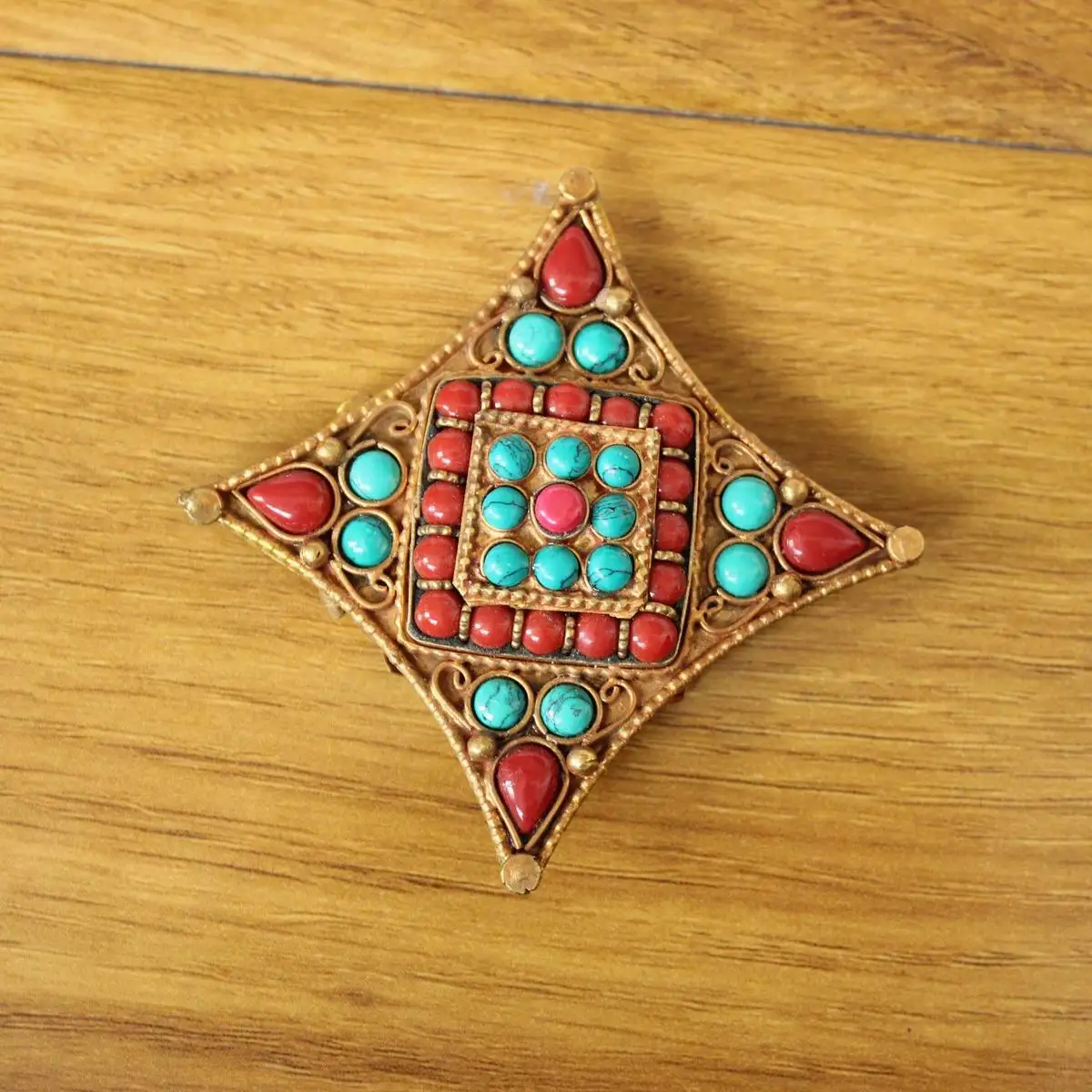 PN004 Ethnic Tibetan Copper Golden Colorful Beads 70mm Square Prayer Box Amulet Gau Pendant Necklace 2021 New Arrival
PN004 Ethnic Tibetan Copper Golden Colorful Beads 70mm Square Prayer Box Amulet Gau Pendant Necklace 2021 New Arrival