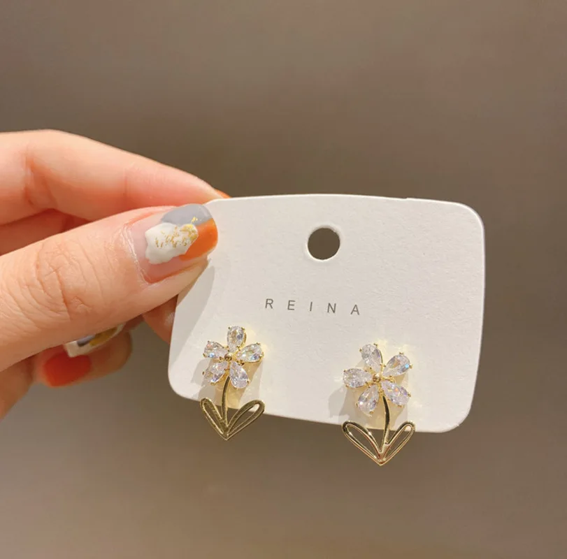 2020 New Fahion Women's Earrings Delicate Sweet Flower Zircon Earrings for Women Bijoux Korean Party Jewelry Gifts Wholesale
2020 New Fahion Women's Earrings Delicate Sweet Flower Zircon Earrings for Women Bijoux Korean Party Jewelry Gifts Wholesale