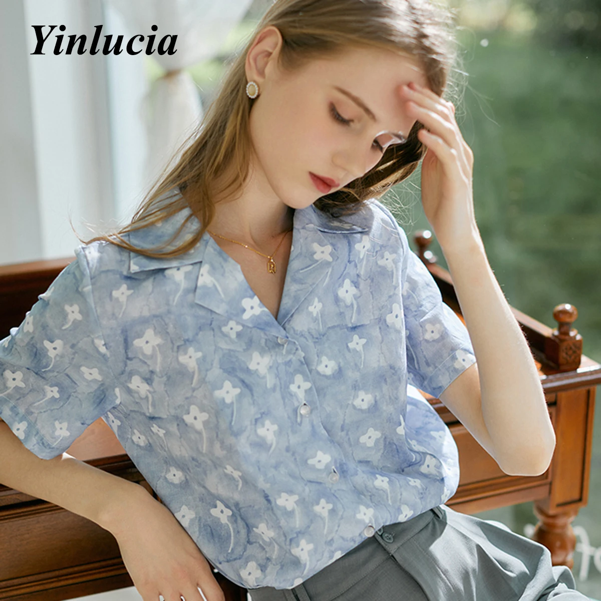 Blouses Tops Women 2021 Summer Luxury Chic Blue White Floral Shirts Women T Shirt All-match Office Lady Turn-down Collar
Blouses Tops Women 2021 Summer Luxury Chic Blue White Floral Shirts Women T Shirt All-match Office Lady Turn-down Collar