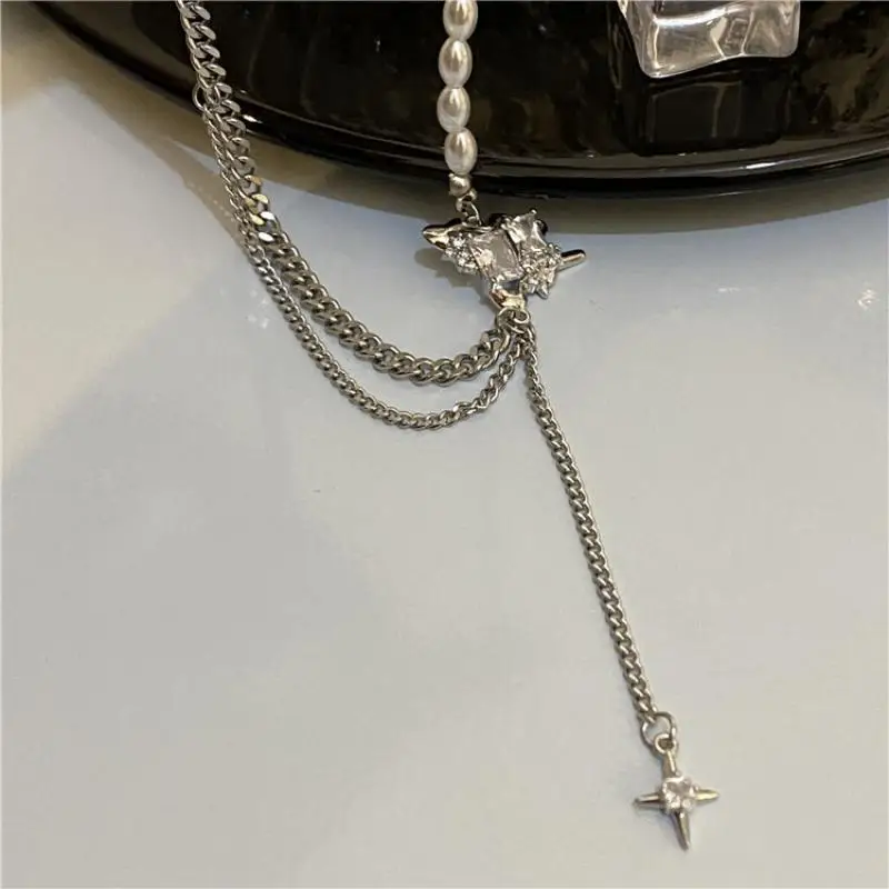 Irregular Zircon Pendant Necklace Dark Light Luxury Small Waist Design Sense Senior Clavicle Chain Necklace Female Accessories 
Irregular Zircon Pendant Necklace Dark Light Luxury Small Waist Design Sense Senior Clavicle Chain Necklace Female Accessories