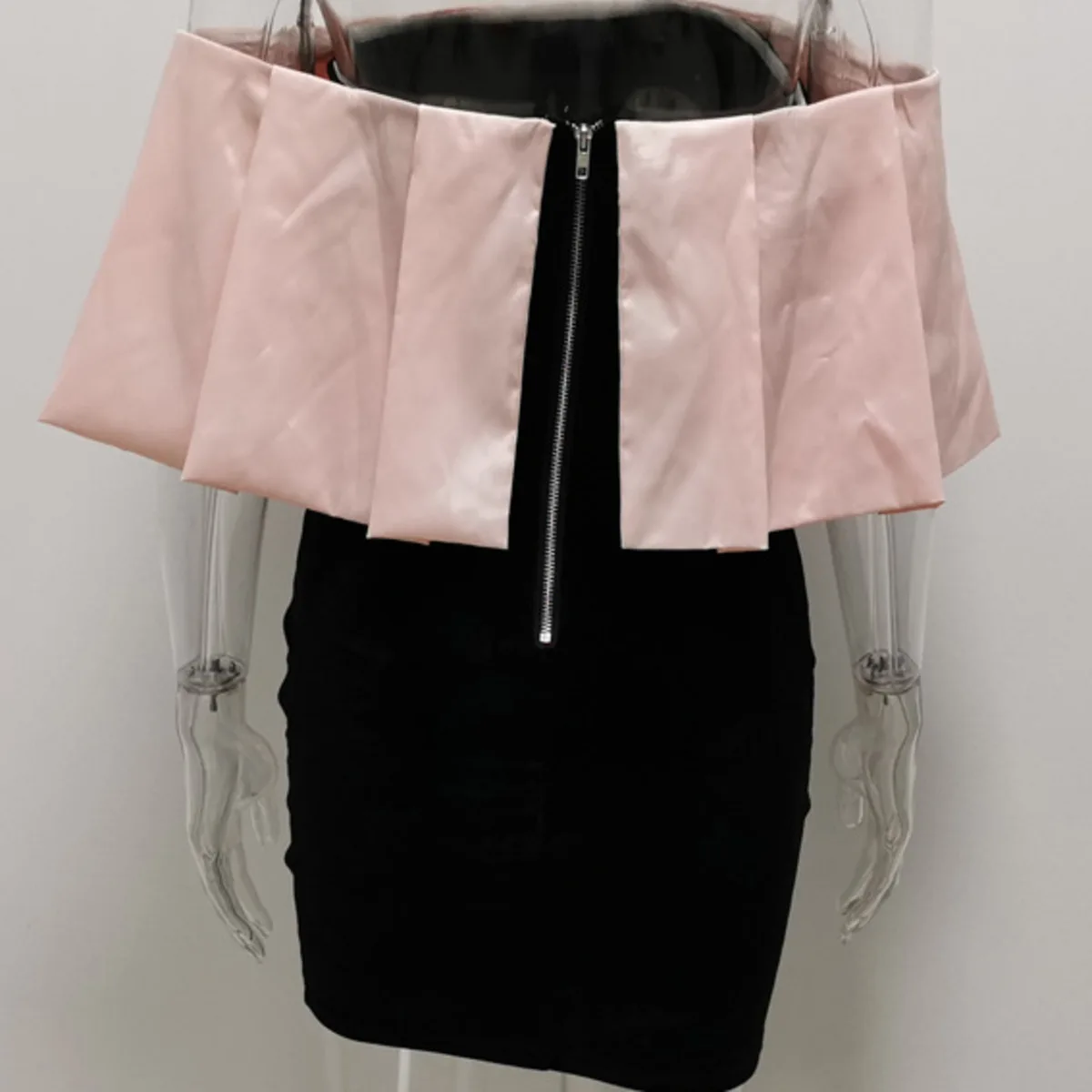 BacklakeGirls Women's Boat Neck Off Shoulder Ruffle Stitching Sexy Satin Cocktail Dress Pleated Ruched Zipper Bodycon Dress
BacklakeGirls Women's Boat Neck Off Shoulder Ruffle Stitching Sexy Satin Cocktail Dress Pleated Ruched Zipper Bodycon Dress