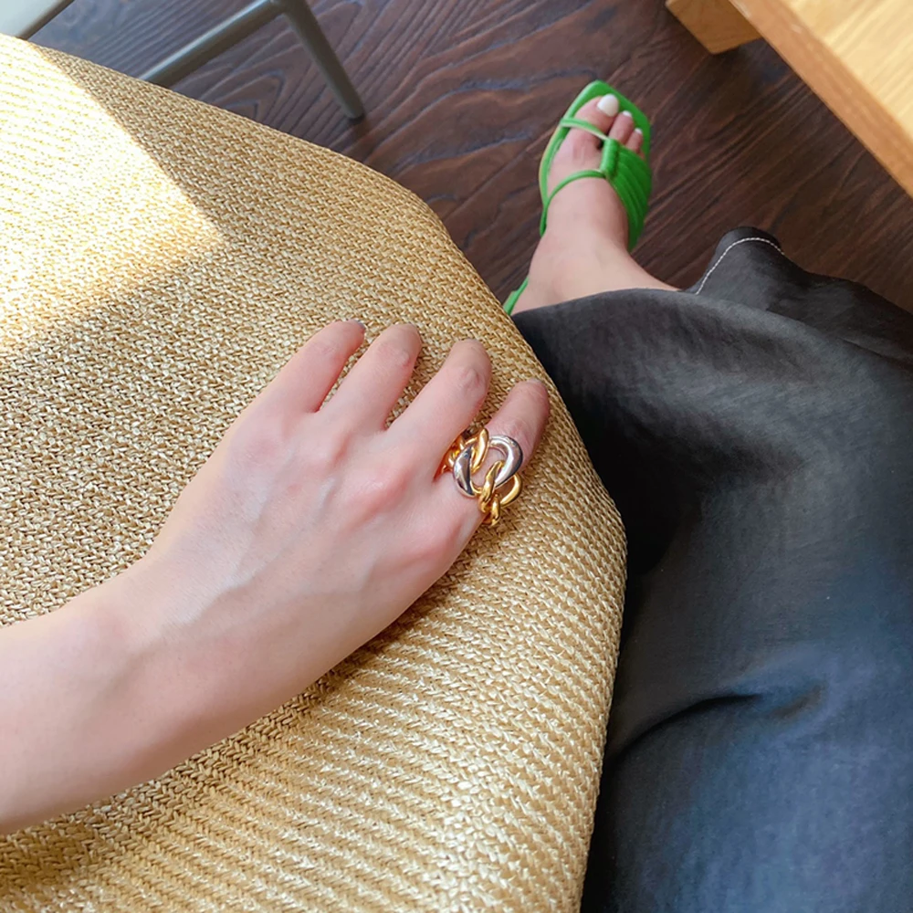 Gold And Silver Double Color Finger ring Thick Chain Cool Rings Contracted Personality Lovers Ring Restoring Ancient Ways
Gold And Silver Double Color Finger ring Thick Chain Cool Rings Contracted Personality Lovers Ring Restoring Ancient Ways