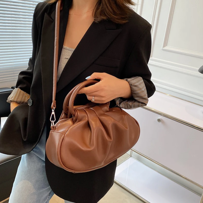 Модная сумка-мессенджер с облаком, простая Высококачественная универсальная сумка для рук, новый трендовый дизайн, портативная женская сум... 
Модная сумка-мессенджер с облаком, простая Высококачественная универсальная сумка для рук, новый трендовый дизайн, портативная женская сум...