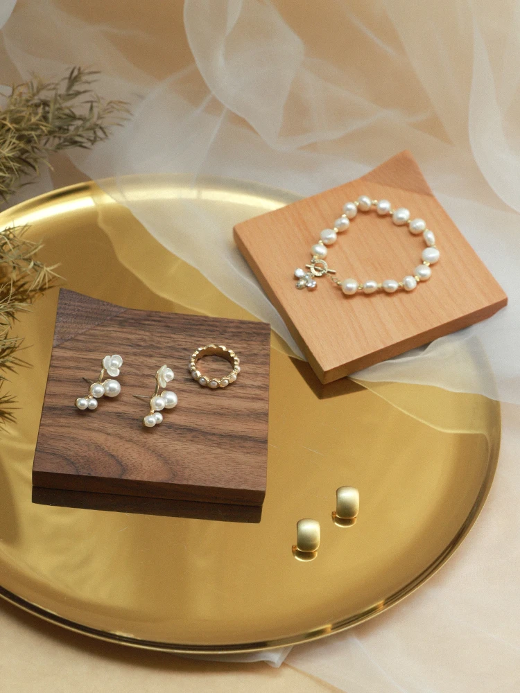 Витрина для сережек, из массива дерева, дерево ювелирные изделия
Витрина для сережек, из массива дерева, дерево ювелирные изделия