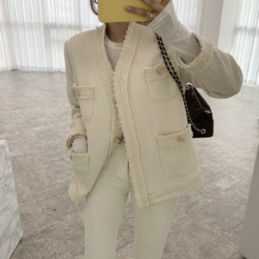 New Chic 2021 Autumn Winter Tweed Jacket Coat Fashion Women Beige V Neck Tassel Blends Wool Pockets Single Breasted Outerwear
New Chic 2021 Autumn Winter Tweed Jacket Coat Fashion Women Beige V Neck Tassel Blends Wool Pockets Single Breasted Outerwear