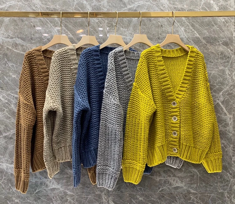 2020 autumn and winter new women's V-neck thick line sweater knitting decoration long-sleeved cardigan sweater 1008
2020 autumn and winter new women's V-neck thick line sweater knitting decoration long-sleeved cardigan sweater 1008