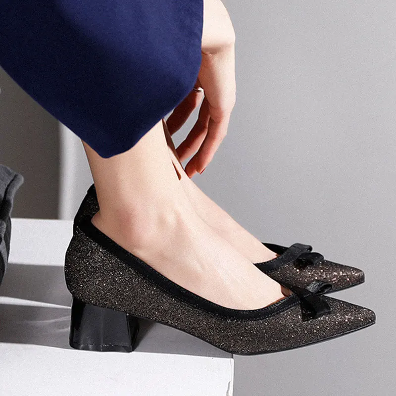 Classical woman kitten heels pointed-toe women's pumps female Dress shoes office shoes 
Classical woman kitten heels pointed-toe women's pumps female Dress shoes office shoes