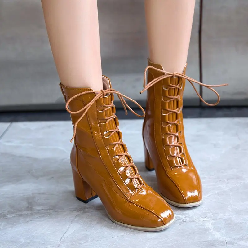 Fashion Winter Shoes Woman Classic Design Leather square High Heels Boots For Girls Party Wedding Ankle Boots New
Fashion Winter Shoes Woman Classic Design Leather square High Heels Boots For Girls Party Wedding Ankle Boots New