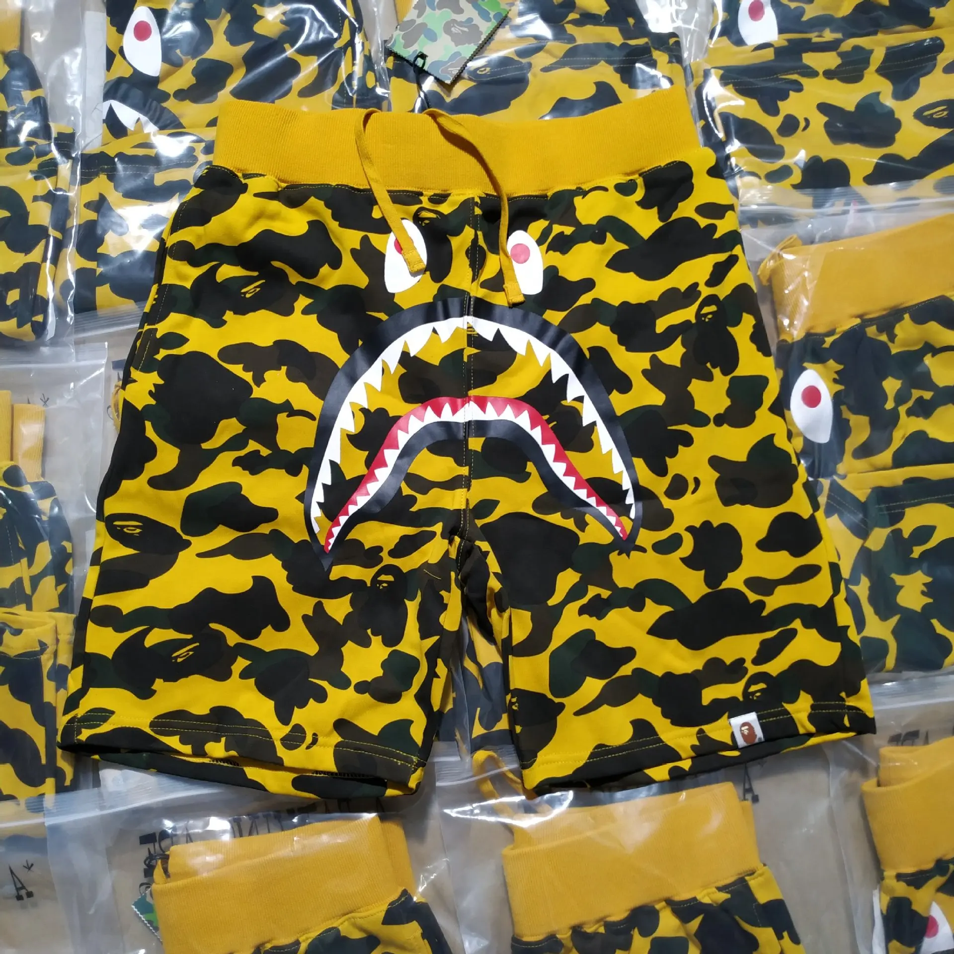 Kawaii Shark Shorts Japanese Street Brand High-Quality Shark Head Casual Shorts Men and Women Casual Five-Point Beach Shorts
Kawaii Shark Shorts Japanese Street Brand High-Quality Shark Head Casual Shorts Men and Women Casual Five-Point Beach Shorts