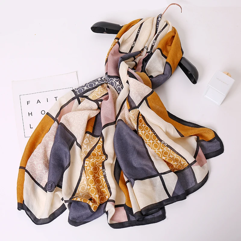 2021 New design brand women scarf fashion print cotton spring winter warm scarves hijabs lady pashmina foulard bandana plaid
2021 New design brand women scarf fashion print cotton spring winter warm scarves hijabs lady pashmina foulard bandana plaid