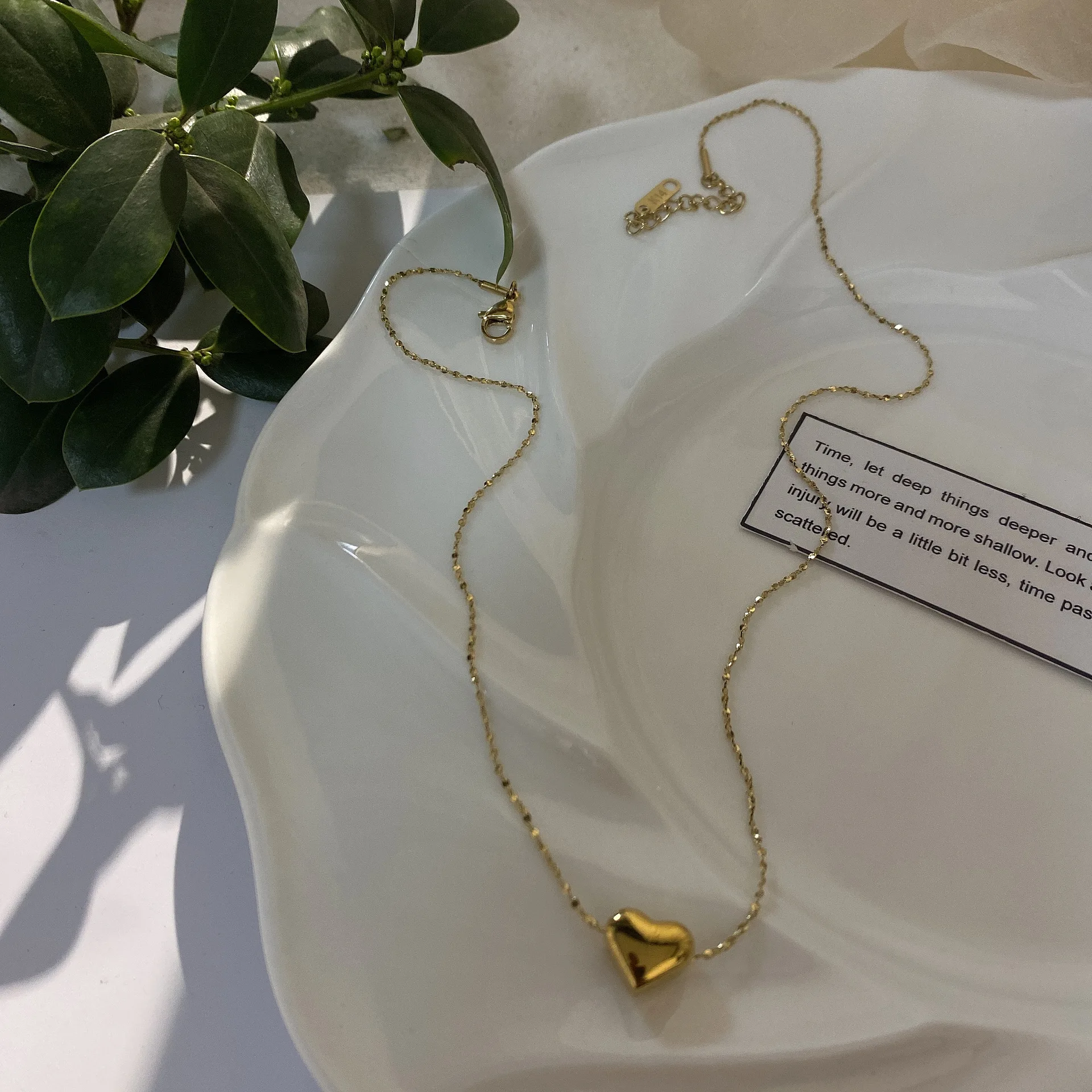 South Korea ins fashion necklace temperament simple new titanium steel small fresh love retro clavicle chain
South Korea ins fashion necklace temperament simple new titanium steel small fresh love retro clavicle chain