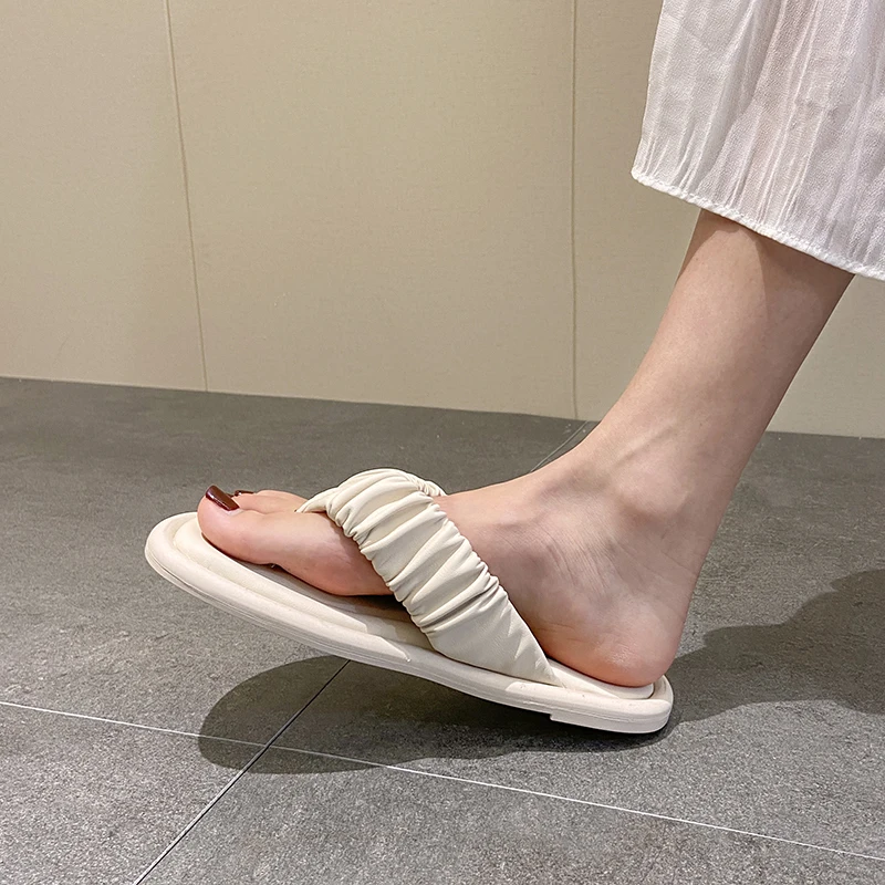 Comfortable Flat-Bottomed Flip Flops Summer New Simple And Versatile Pure Color Ladies Slippers
Comfortable Flat-Bottomed Flip Flops Summer New Simple And Versatile Pure Color Ladies Slippers