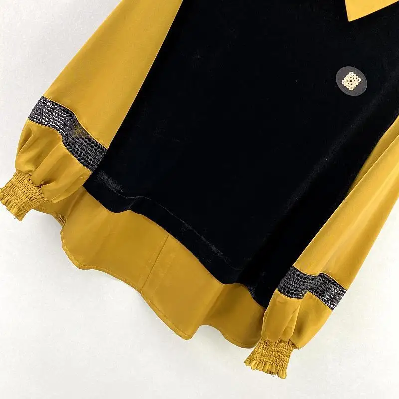 2021 spring new large base shirt Lapel stitching velvet fake two piece open sleeve loose shirt
2021 spring new large base shirt Lapel stitching velvet fake two piece open sleeve loose shirt