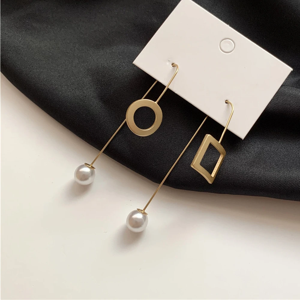 Europe Exaggerated Style Stud Earrings Fashion Personality Creative Hollowed-Out Geometry Earrings Female Temperament Gift
Europe Exaggerated Style Stud Earrings Fashion Personality Creative Hollowed-Out Geometry Earrings Female Temperament Gift