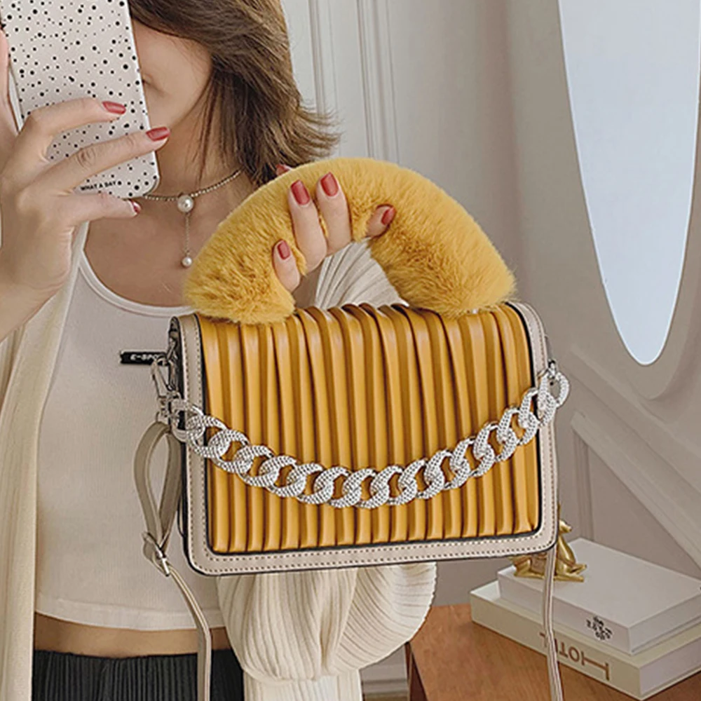 Winter Plush Handle Women Handbag Bling Chain Crossbody Bags for Women Pleated Shoulder Bag Faux Fur Purse Ladies 2021 Flap New
Winter Plush Handle Women Handbag Bling Chain Crossbody Bags for Women Pleated Shoulder Bag Faux Fur Purse Ladies 2021 Flap New